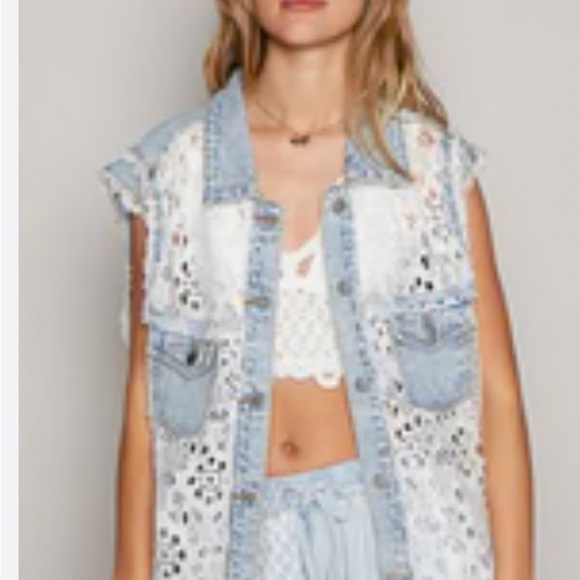 Pol oversized Lace Denim Vest
Small - Picture 2 of 4